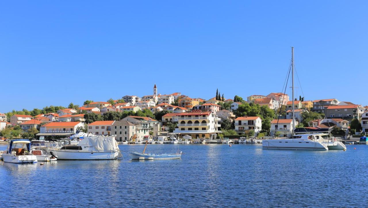 Apartments By The Sea Seget Vranjica, Trogir - 1038 Dış mekan fotoğraf